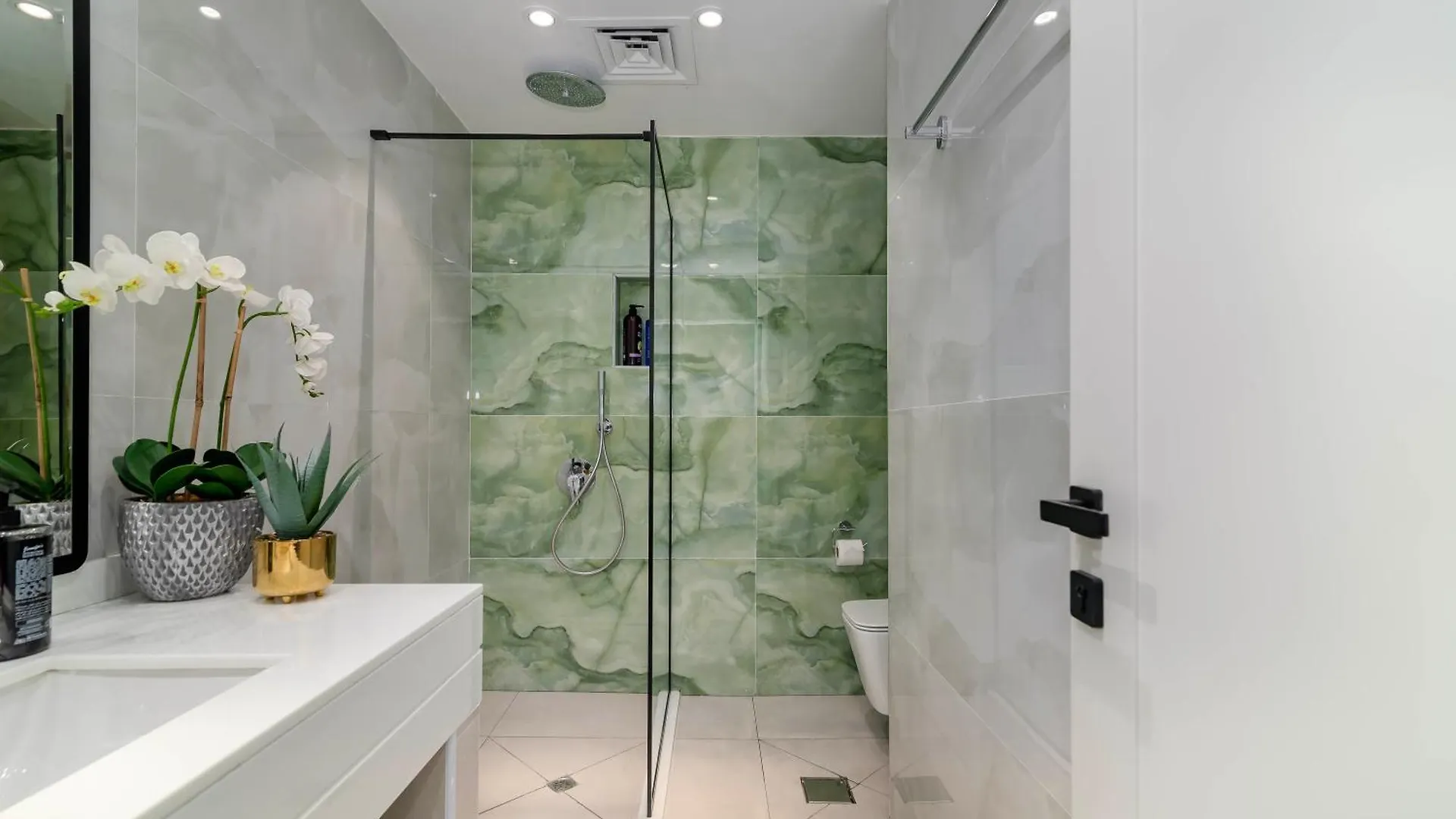 Usmans 4Bdrm Apartment Sea View Rimal 두바이